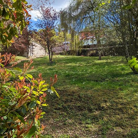 Un Jardin Secret Bed & Breakfast Yzeron Exterior photo