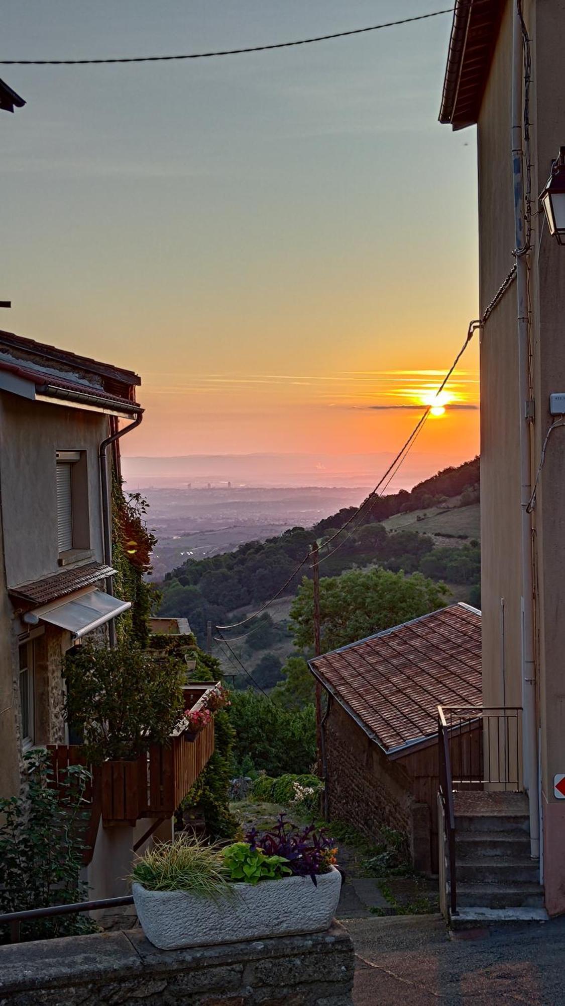 Un Jardin Secret Bed & Breakfast Yzeron Exterior photo