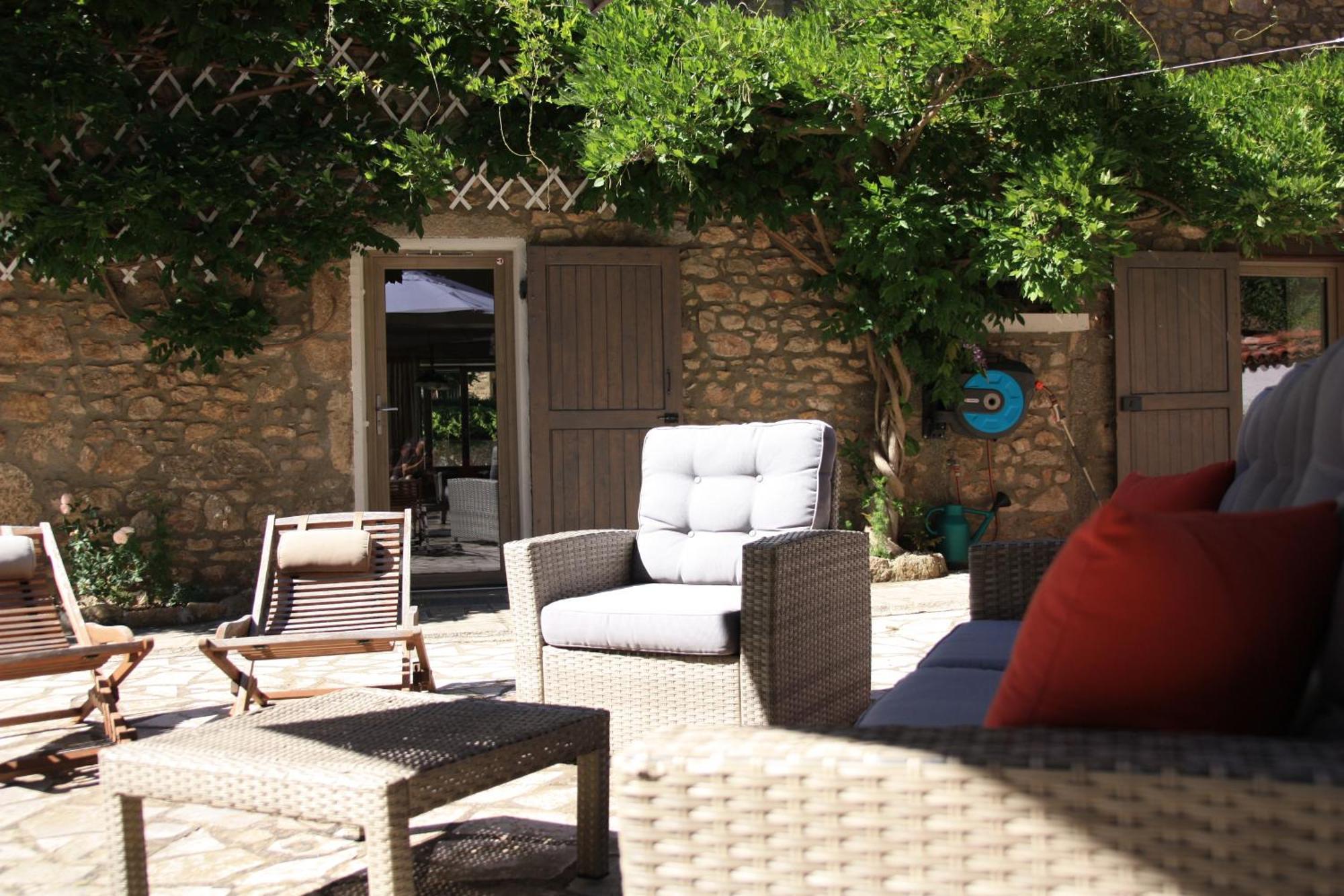Un Jardin Secret Bed & Breakfast Yzeron Exterior photo