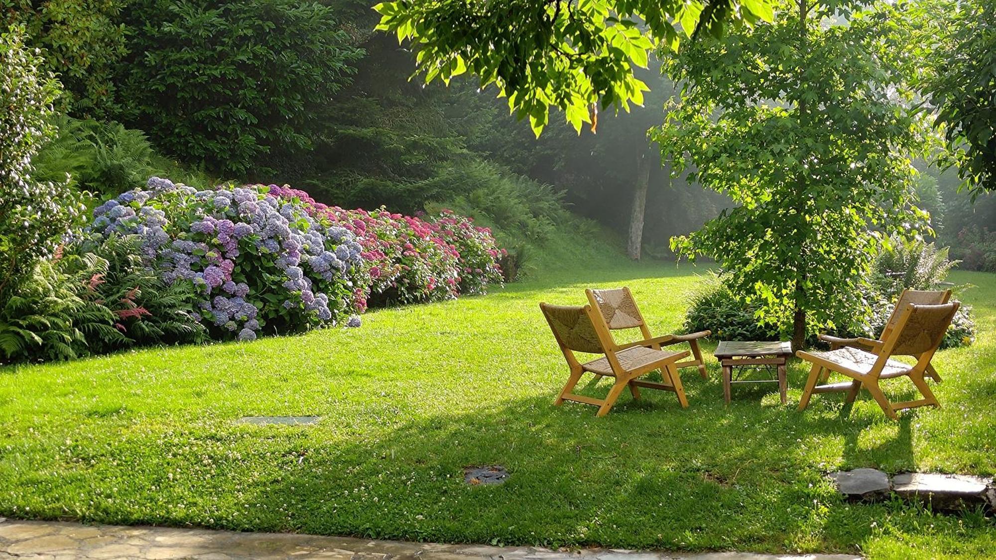Un Jardin Secret Bed & Breakfast Yzeron Exterior photo
